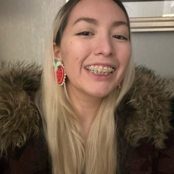 Meet your Posher, Trisha - Picture 2 of 2